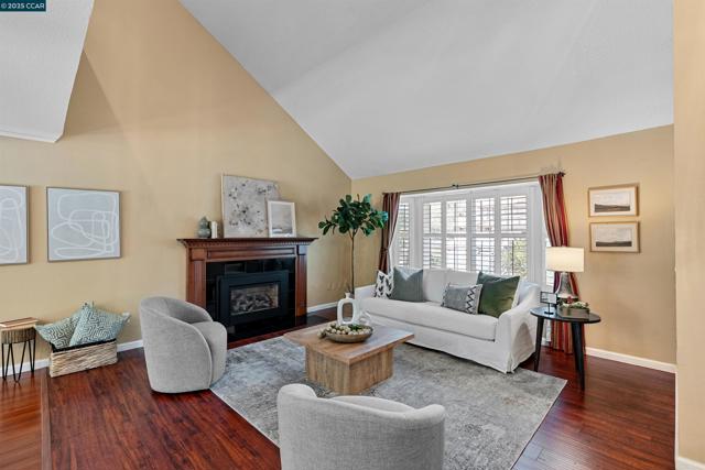 3628 Portsmouth Ct, Pleasanton CA: https://media.crmls.org/mediaz/319b8ba1-06db-4cb2-ae31-aef25837efa7.jpg