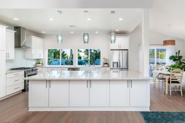 Detail Gallery Image 7 of 40 For 3101 Levante St, Carlsbad,  CA 92009 - 4 Beds | 3 Baths