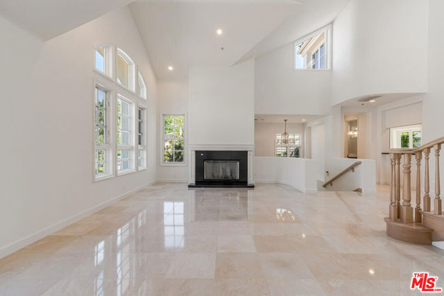 2370 Brookshire Lane, Los Angeles CA: https://media.crmls.org/mediaz/319c6748-6825-4bb5-af67-ee5d40cb79cc.jpg