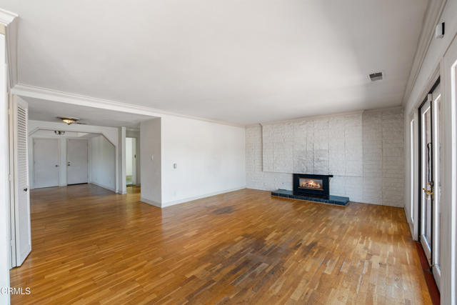 2851 Seahorse Avenue, Ventura CA: https://media.crmls.org/mediaz/319c7d2c-1ed1-47b6-b2cf-1b3c0b8c417e.jpg