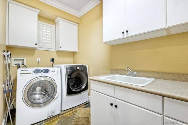 15068 Creek Hills Rd, El Cajon CA: https://media.crmls.org/mediaz/319cb27e-4c34-4b61-9949-b84beb8f3e0e.jpg