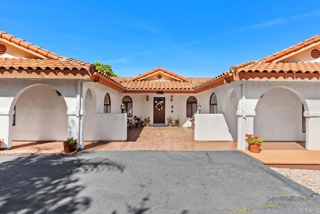 Detail Gallery Image 5 of 54 For 2394 Vista Grande, Vista,  CA 92084 - 3 Beds | 2/1 Baths