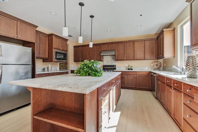 3602 Levanto Way, Manteca CA: https://media.crmls.org/mediaz/319d29b8-a256-4016-a93b-81860e9d4ef7.jpg