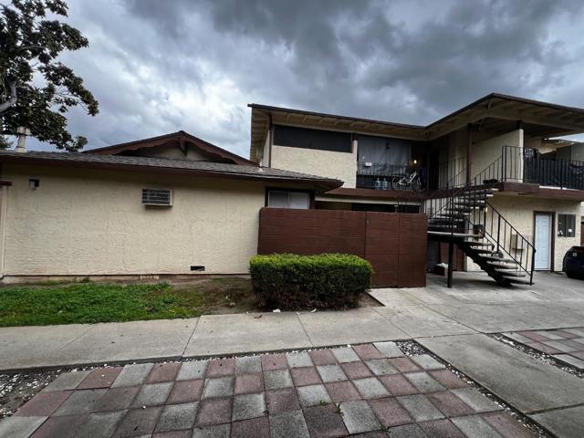 872 Canfield Court, San Jose CA: https://media.crmls.org/mediaz/319dd31f-0003-4628-ad0a-cd866604c0fc.jpg