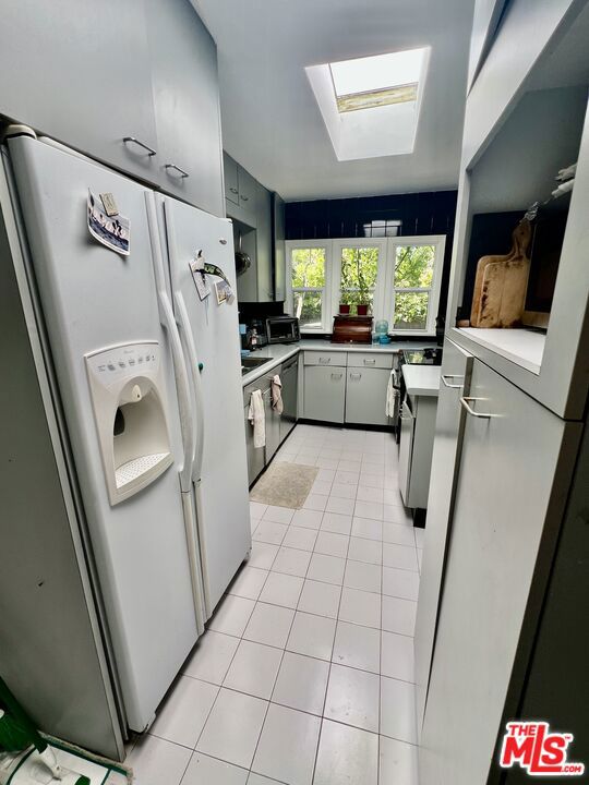 705 Superba Avenue photo 7