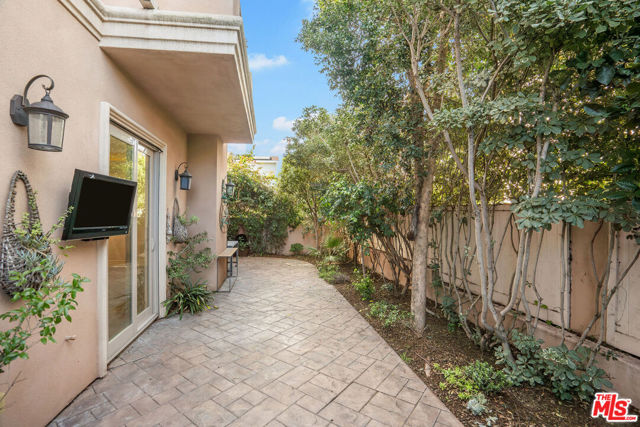 2005 Robinson Street, Redondo Beach, California 90278, 4 Bedrooms Bedrooms, ,3 BathroomsBathrooms,Residential,For Sale,Robinson,26638819