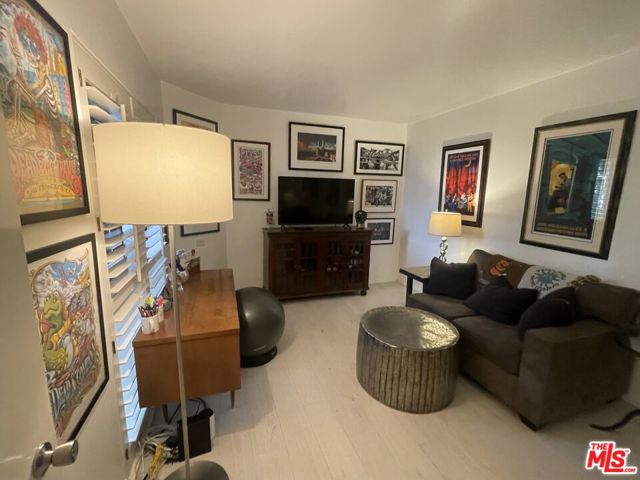 2950 Neilson Way, Santa Monica CA: https://media.crmls.org/mediaz/319ee2a1-8005-4a2b-a046-52898f707e1a.jpg