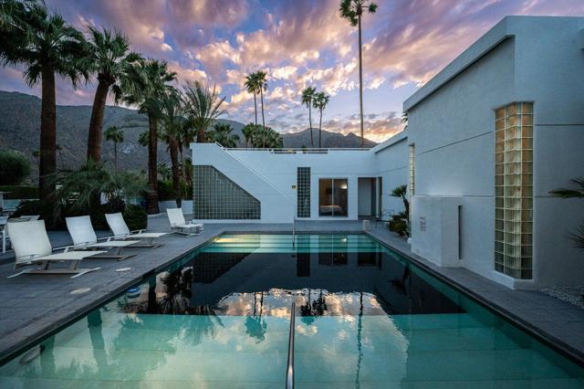 520 W ViA Lola, Palm Springs CA: https://media.crmls.org/mediaz/319eff7a-a913-4861-8295-c6c767150a09.jpg
