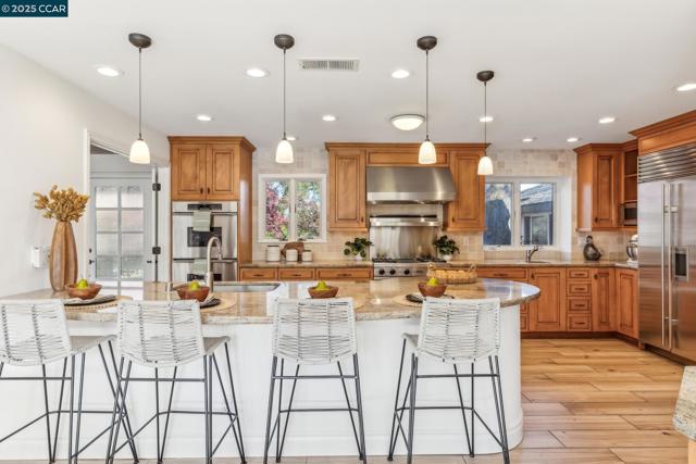 2160 Ridgewood Rd, Alamo CA: https://media.crmls.org/mediaz/319f3d0a-a052-4b80-a0fb-4ab2095d976c.jpg