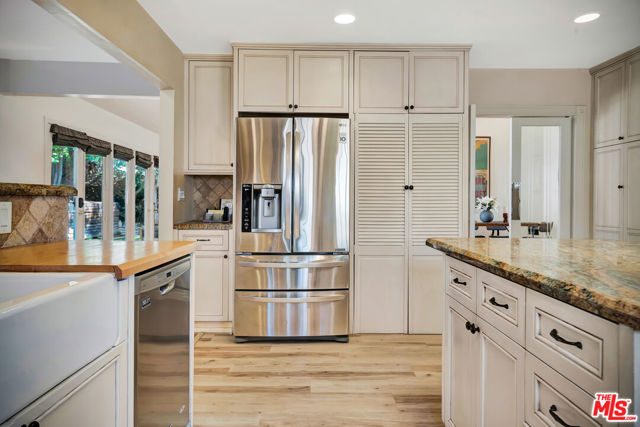 5252 Vanalden Avenue, Tarzana CA: https://media.crmls.org/mediaz/319fb225-7f93-4819-90a9-4e3889ec0a07.jpg