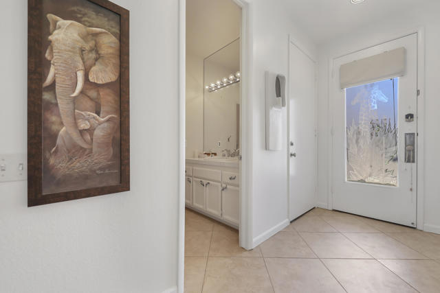 141 Lake Shore Drive, Rancho Mirage CA: https://media.crmls.org/mediaz/319fce9b-b871-41d2-8695-09cfe2712451.jpg