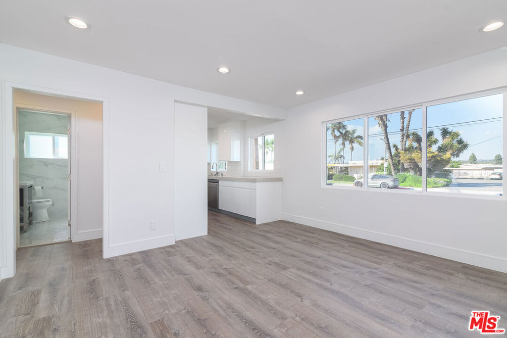 319ff205 1b9c 4c16 A0f9 005cd175e984