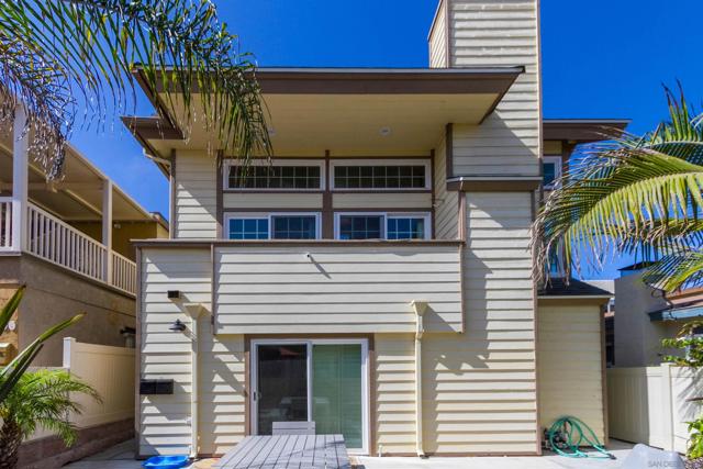 728 Jamaica Ct, San Diego CA: https://media.crmls.org/mediaz/31a011fa-9b38-416d-b47e-541edafa06a5.jpg