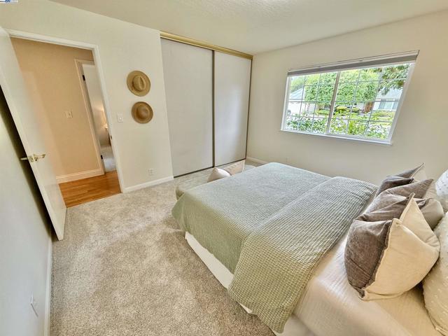 5647 Southbrook Dr, Clayton CA: https://media.crmls.org/mediaz/31a034e1-0116-4be8-8e09-854f4747c20b.jpg