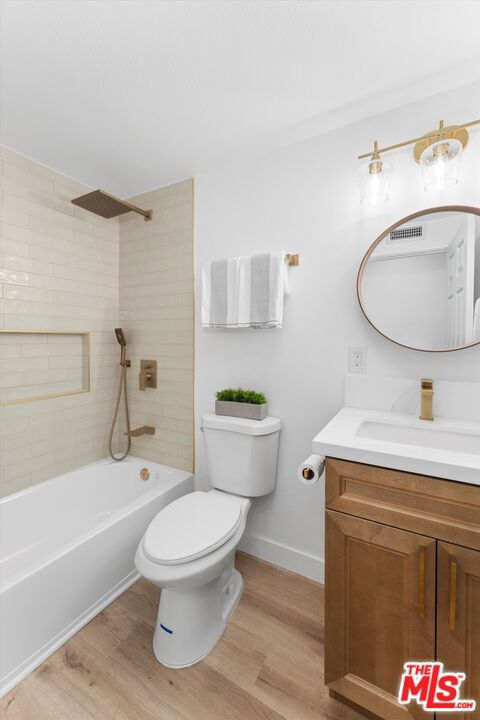 3815 W 60th Street, Los Angeles CA: https://media.crmls.org/mediaz/31a05712-7672-422a-a028-6c552d858a01.jpg