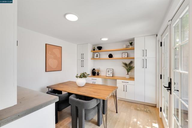 3018 Courtland Ave, Oakland CA: https://media.crmls.org/mediaz/31a11cc9-cf8f-4b5e-bc31-5dfe8286f2c5.jpg
