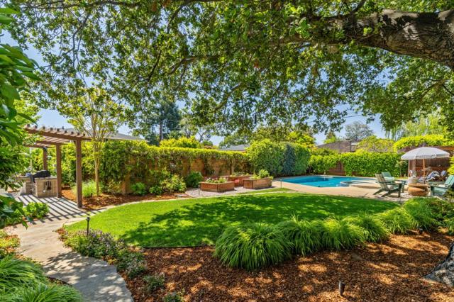 690 Torwood Lane, Los Altos CA: https://media.crmls.org/mediaz/31a15311-5ca9-4d1e-832a-8d4f301e1ed9.jpg