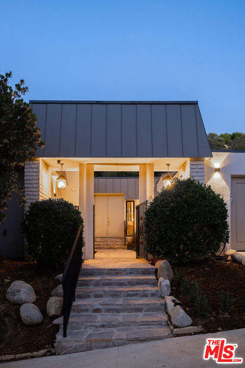3546 Weslin Avenue, Sherman Oaks CA: https://media.crmls.org/mediaz/31a174bf-09d3-494c-a368-95f4fb618d97.jpg