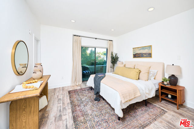 2121 Virginia Avenue, Santa Monica CA: https://media.crmls.org/mediaz/31a180cb-3022-4aff-b29f-65acbaf9e54a.jpg