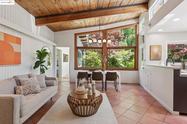 39 Norwood Ave, Kensington CA: https://media.crmls.org/mediaz/31a1d8a8-178e-4c08-95ec-787599afbf19.jpg