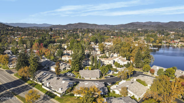 2190 Westshore Lane, Westlake Village CA: https://media.crmls.org/mediaz/31a1f66e-3a51-4486-8e90-4c1038e2553a.jpg