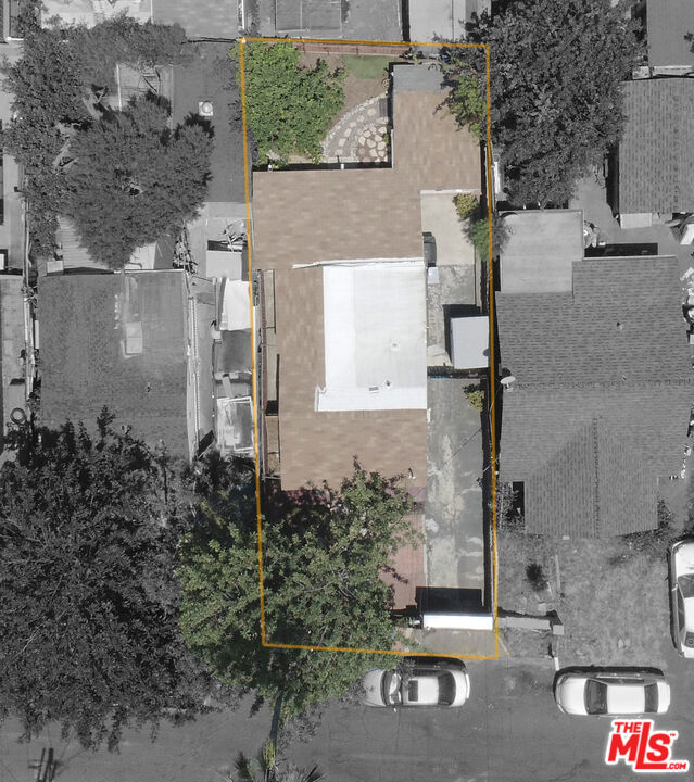6841 Haywood Street, Tujunga CA: https://media.crmls.org/mediaz/31a1fe10-26be-4b09-bdd3-a38e90720110.jpg