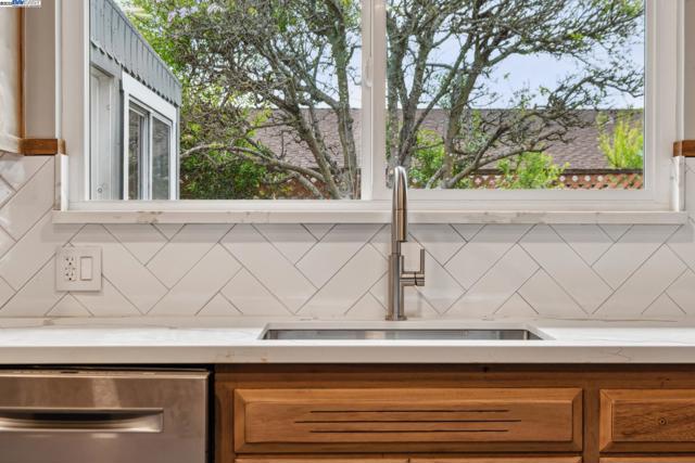 413 Grand St, Alameda CA: https://media.crmls.org/mediaz/31a20359-7077-41b2-b325-e6aa65ac1e2b.jpg