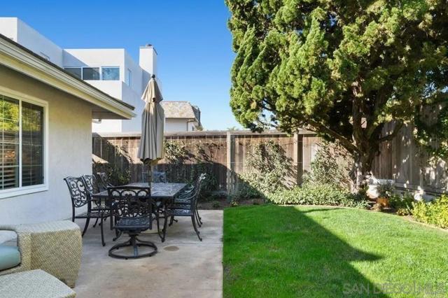 3868 Avenida Feliz, Rancho Santa Fe CA: https://media.crmls.org/mediaz/31a21a20-684b-4235-abd4-6bb63c9098b0.jpg