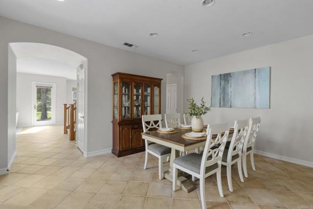 Detail Gallery Image 12 of 44 For 371 Plaza Toluca, Chula Vista,  CA 91914 - 5 Beds | 4 Baths