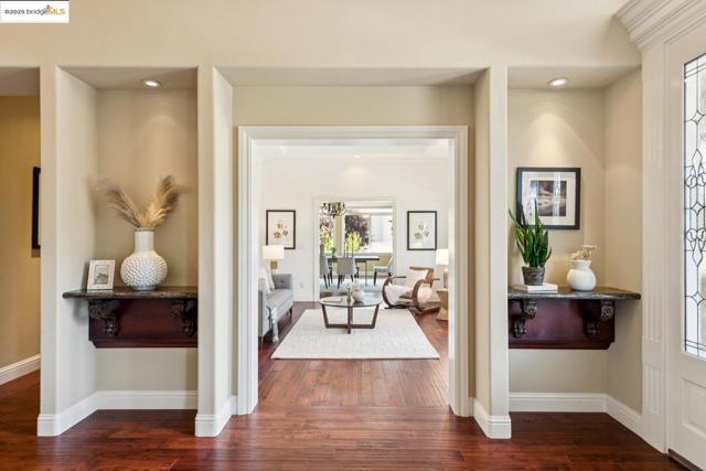 3244 Ridgeview PL, Hayward CA: https://media.crmls.org/mediaz/31a2aa9b-5a19-42af-956e-df7174b30f59.jpg