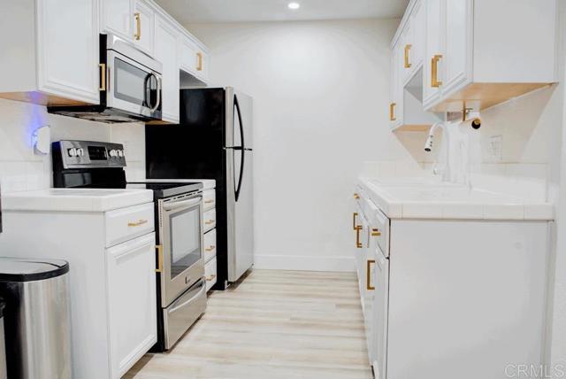 Detail Gallery Image 3 of 23 For 2041 E Grand Ave #3,  Escondido,  CA 92027 - 2 Beds | 1 Baths