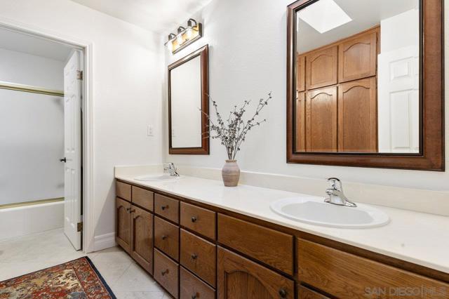 1059 Hymettus Ave, Outside Area (Inside Ca) CA: https://media.crmls.org/mediaz/31a314ac-05ab-4265-8d0c-8817c41d5bbb.jpg