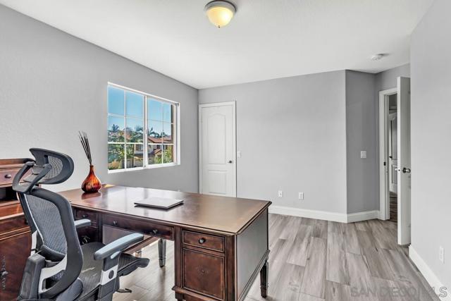 4252 Alta Vista Court, Oceanside CA: https://media.crmls.org/mediaz/31a370ad-82f1-4b27-a063-9676e7202345.jpg