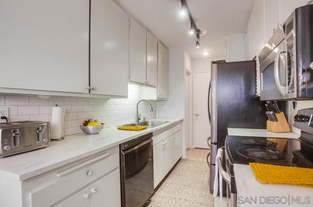 Image 11 of 44 For 4600 Lamont Street  212