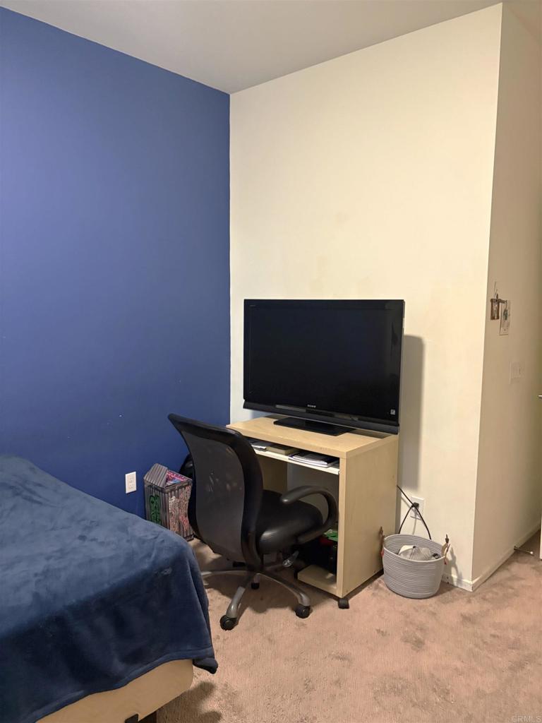 https://media.crmls.org/mediaz/31a3adcd-c1a5-4728-aee2-4ebead3a64c5.jpg?preset=X-Large