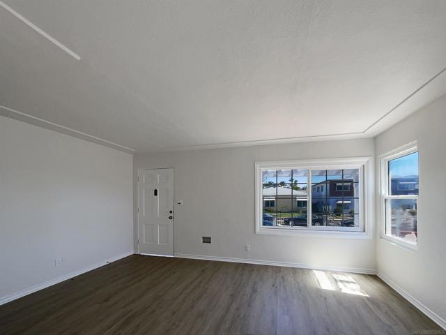 4462 52Nd St, San Diego CA: https://media.crmls.org/mediaz/31a485f0-77e0-4a9e-b47c-8ec815102e99.jpg