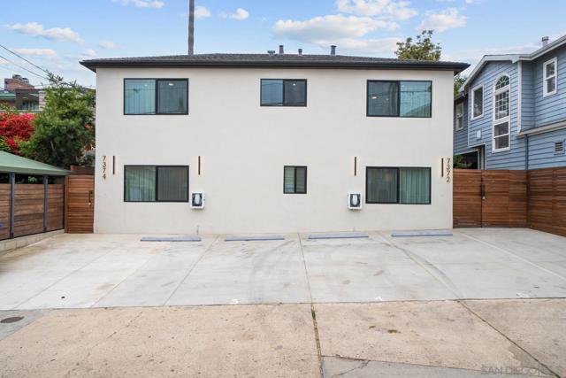 7372 Bishops Ln, La Jolla CA: https://media.crmls.org/mediaz/31a491ac-4d5f-4dbd-bd8b-375fa8730e94.jpg