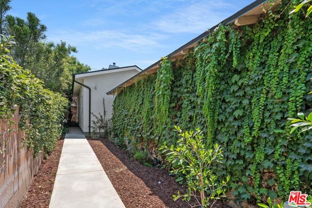 6916 Bellingham Avenue, North Hollywood CA: https://media.crmls.org/mediaz/31a557e3-c1f7-4a0c-a4d1-7f08e23f9eca.jpg
