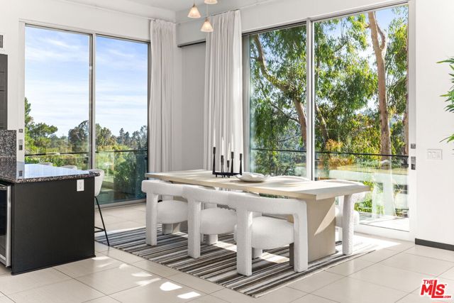 933 Bluegrass Lane, Los Angeles CA: https://media.crmls.org/mediaz/31a5e242-23b8-4fd8-b865-05c2dabeb795.jpg