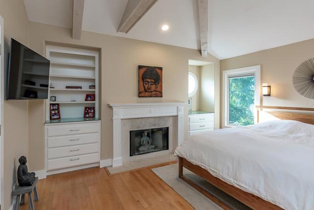 625 W Glen Way, Woodside CA: https://media.crmls.org/mediaz/31a5e47d-bc66-4317-9214-9006ef12b91a.jpg