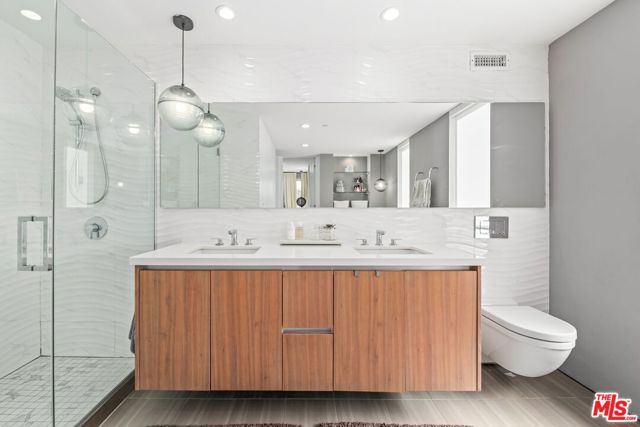2736 Armacost Avenue, Los Angeles CA: https://media.crmls.org/mediaz/31a67610-1c00-4ffa-8192-81276ddca492.jpg