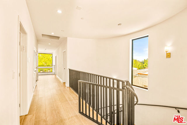 535 N Formosa Avenue, Los Angeles CA: https://media.crmls.org/mediaz/31a6fc2d-8fa5-493b-813d-513d04e6427d.jpg