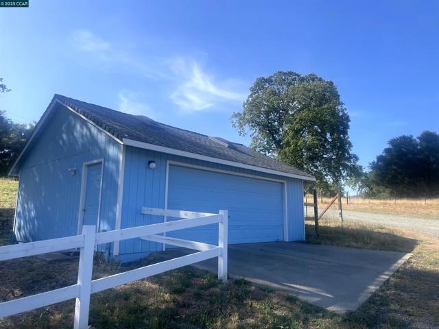 16 Paul Place, Bangor CA: https://media.crmls.org/mediaz/31a749ff-2a94-49b8-adf2-898fda0c0d52.jpg