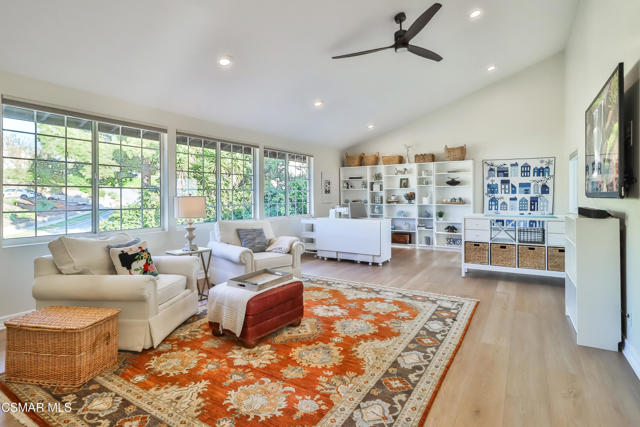 2328 Otono Circle, Thousand Oaks CA: https://media.crmls.org/mediaz/31a79331-1a99-41a0-a33a-161a97541b21.jpg