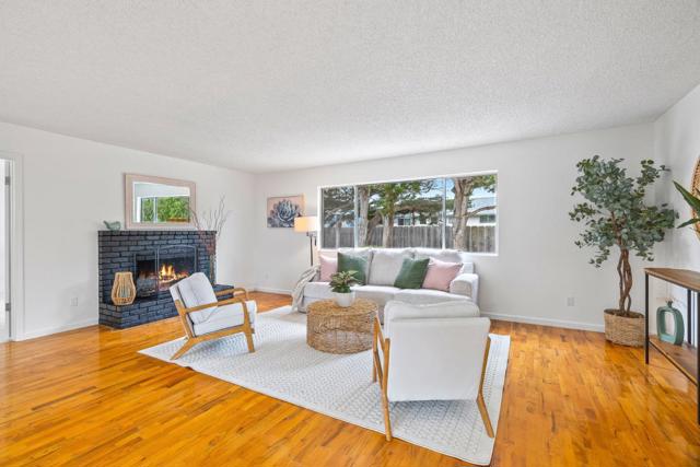 274 Cosky Drive, Marina CA: https://media.crmls.org/mediaz/31a7d61c-0ed0-4945-ab3d-86d33f556602.jpg