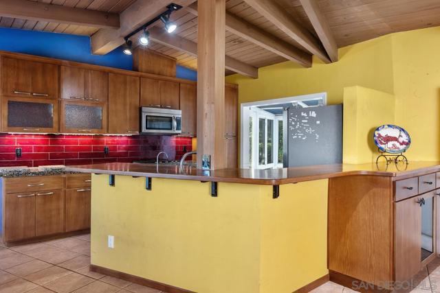 320 Beaumont Dr., Vista CA: https://media.crmls.org/mediaz/31a81c21-edae-43fa-a4bc-53c22e4813e0.jpg