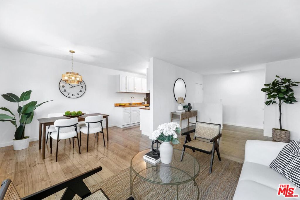 20159 Cohasset Street #9