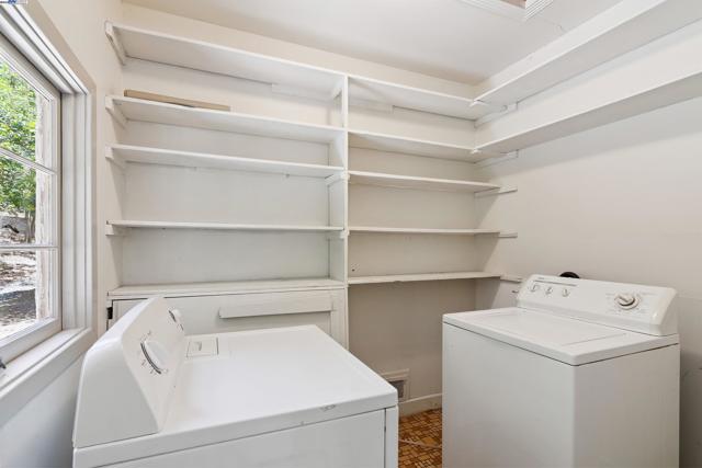 3476 Springhill Rd, Lafayette CA: https://media.crmls.org/mediaz/31a89ece-5ec4-4d72-9402-b844761e86a8.jpg