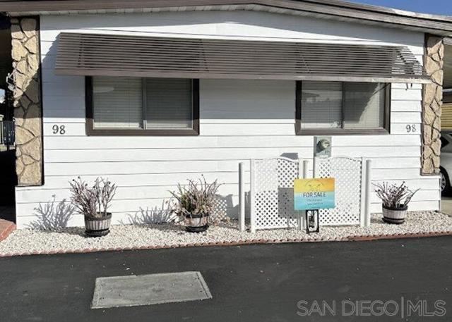 1501 Anza, Vista CA: https://media.crmls.org/mediaz/31a93d6c-cfc0-4bb2-8690-e468e51dbda8.jpg