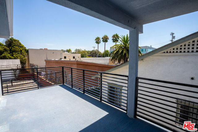 1324 W 30th Street, Los Angeles CA: https://media.crmls.org/mediaz/31a9a127-6dd6-4916-b663-b14b6160e60a.jpg